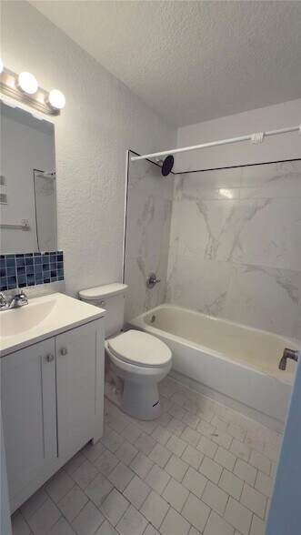 Building Photo - 873 Crystal Lake Dr