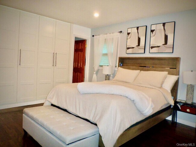 Building Photo - 8 Jodi Ln