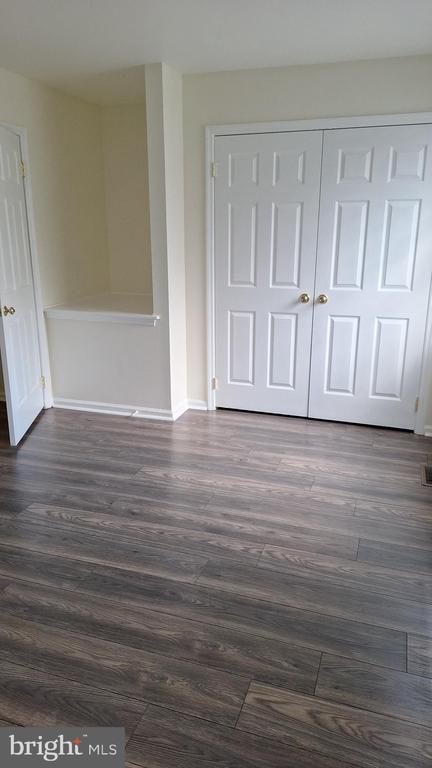 Building Photo - 102 Royal Ct Ln