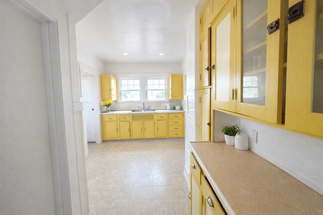 Building Photo - 3547 Winthrop Ave