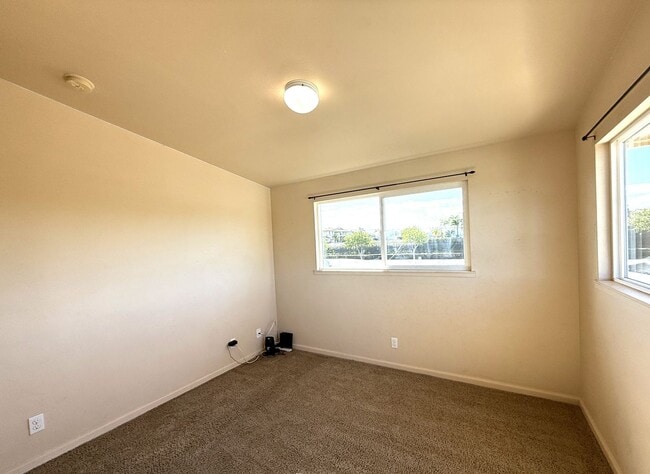 Building Photo - Ewa Beach- 8 bedrooms/4 baths/Carport/Spacious Yard