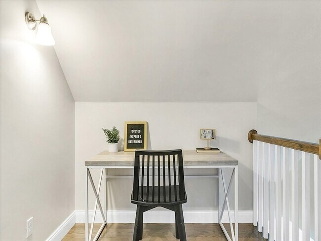 Building Photo - 18 Laurel St