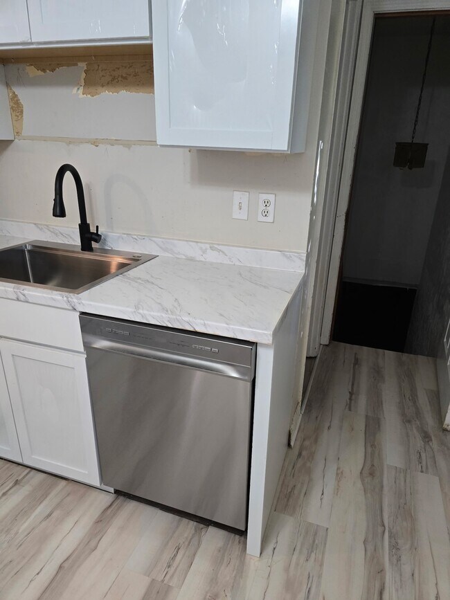 Building Photo - 5819 Medtree Pl