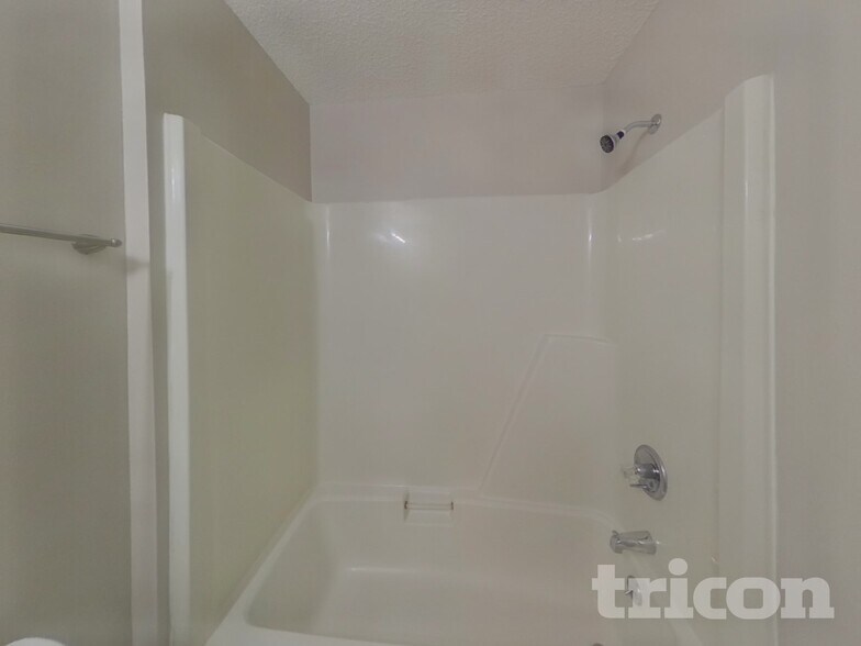 Building Photo - 2500 Justin Ct