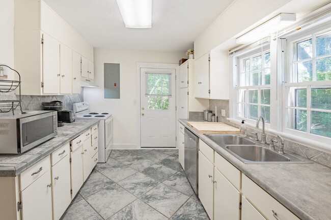Building Photo - 719 Hayne Avenue