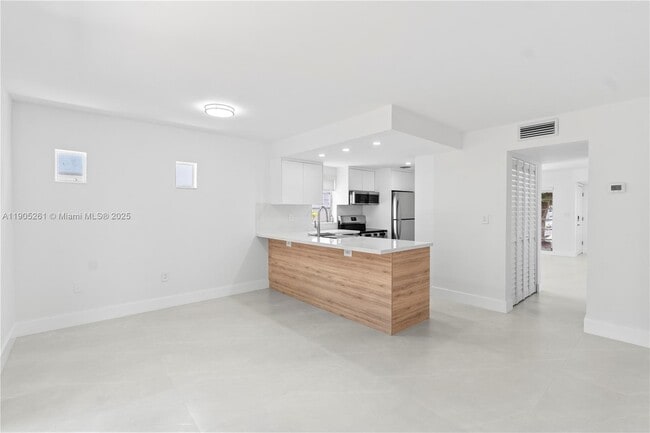 Building Photo - 3597 SW 17th St