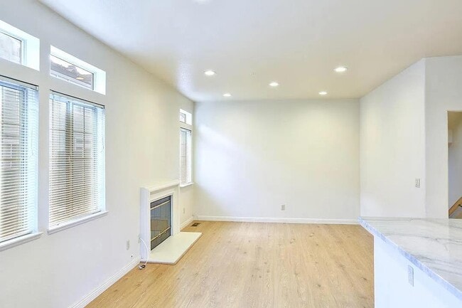 Building Photo - 510 Porpoise Bay Terrace