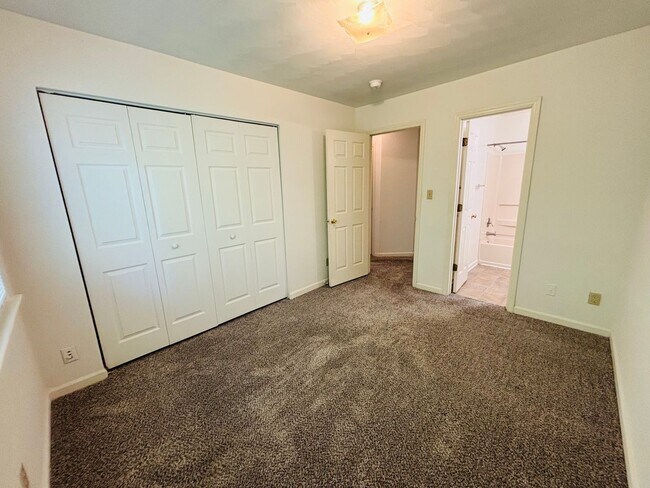 Building Photo - 401 Berryfield Ln