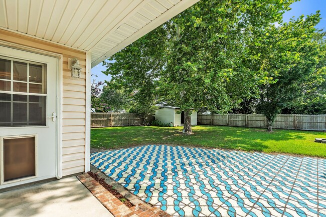 Building Photo - 403 Arabian Ln