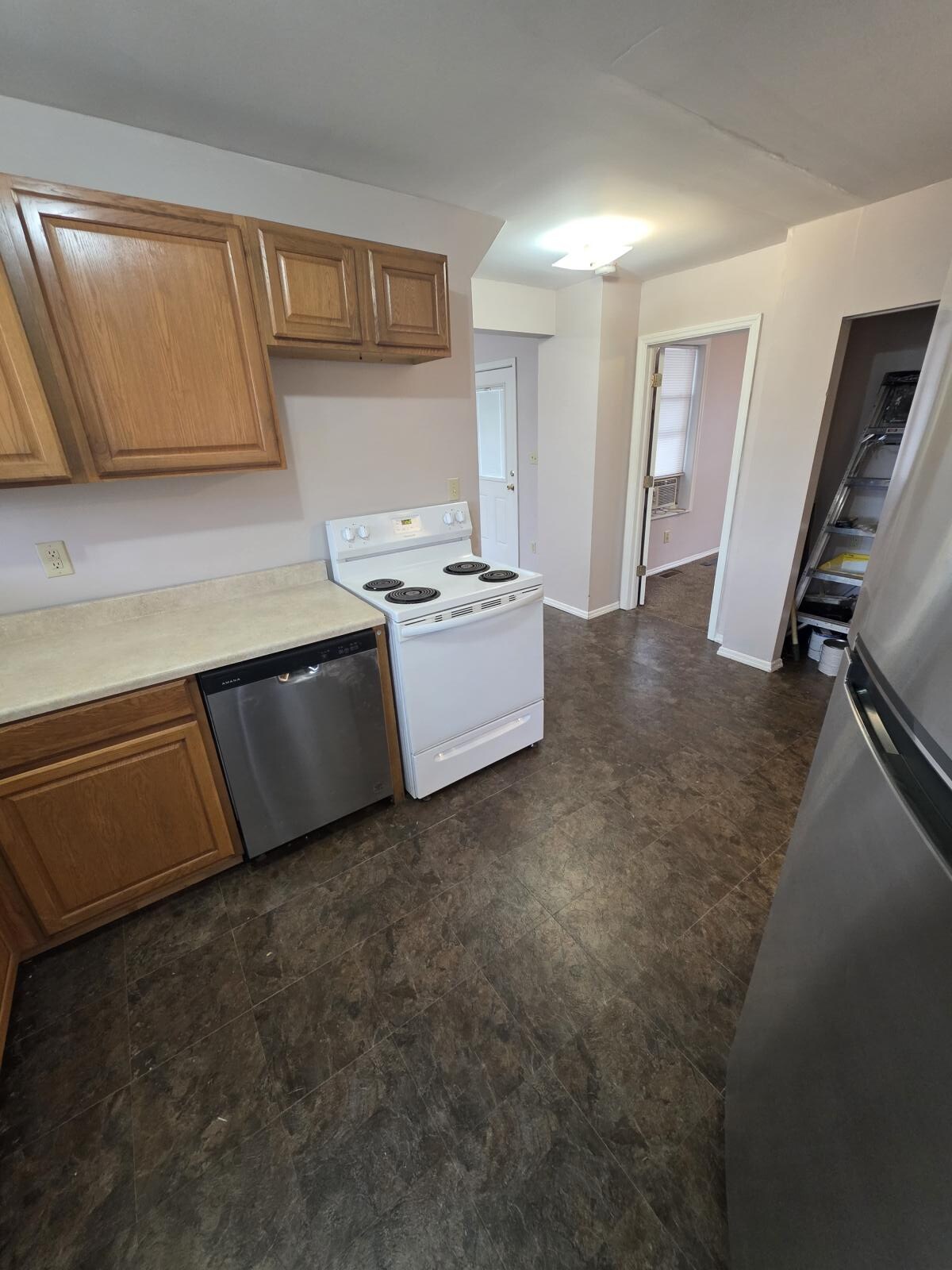 Building Photo - 2584 Deming Ave