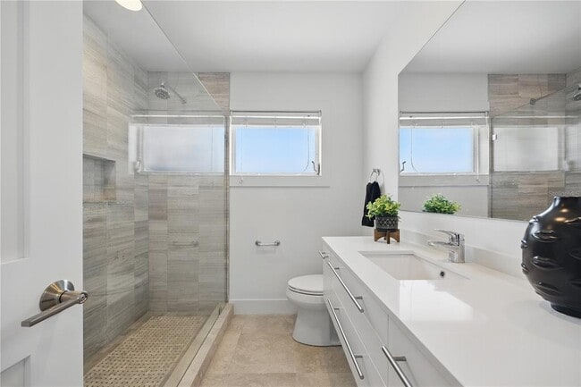 Building Photo - 3528 Casablanca Ave