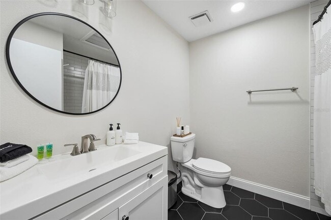 Building Photo - 4520 Lake Gem Cir
