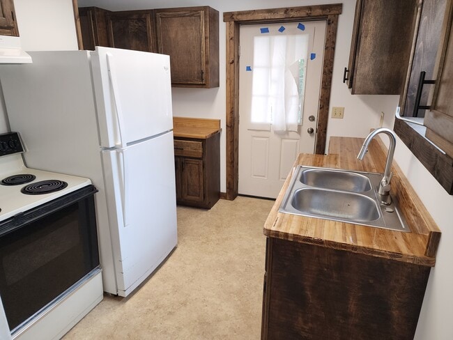 Kitchen - 253 N Spring St