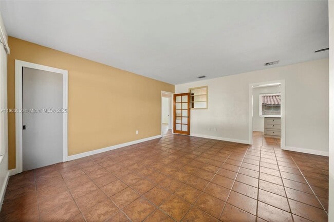 Building Photo - 6150 SW 15th St