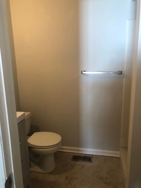 Building Photo - 3 Bedroom 2.5 bath w/1 car garage - Countr...