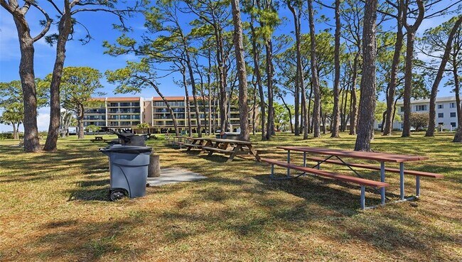 Building Photo - 2700 Bayshore Blvd