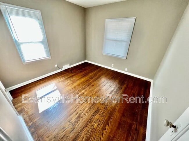 Building Photo - 3331 Wimberg Ave