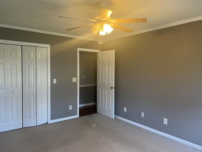 Building Photo - 3 Bedroom 3 Bathroom House with an Office.  Available Now!