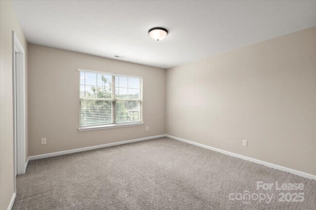 Building Photo - 2433 Chinkapin Ct