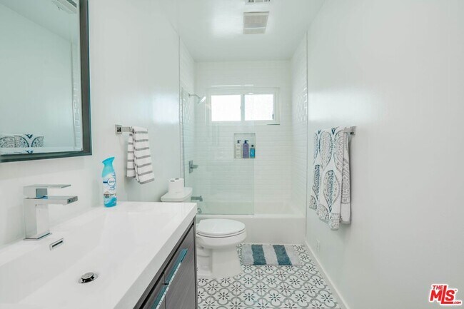 Building Photo - 4210 Palmero Blvd