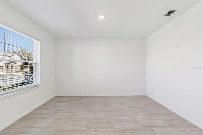 Building Photo - 1712 Tropical Oasis Ave