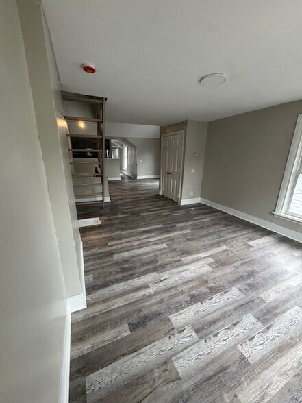 Building Photo - 520 South Ave