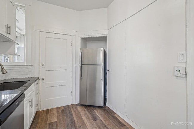 Building Photo - 1704 Steiner St