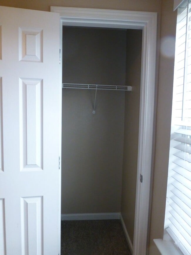 Building Photo - Stewarts Landing Neighborhood, Easy access...
