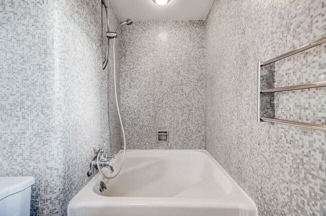 Building Photo - 2881 Observatory Ave