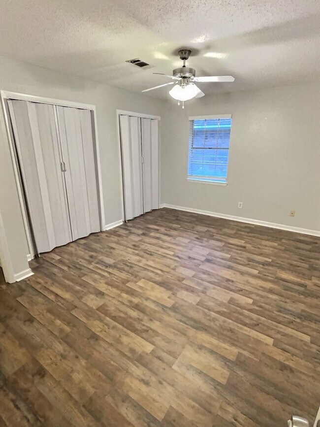 Building Photo - Spacious 4-Bedroom, 2-Bathroom Home in Ocean Springs – Prime Location & Move-In Ready!