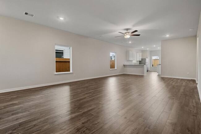 Building Photo - 15834 Berry Hl Dr