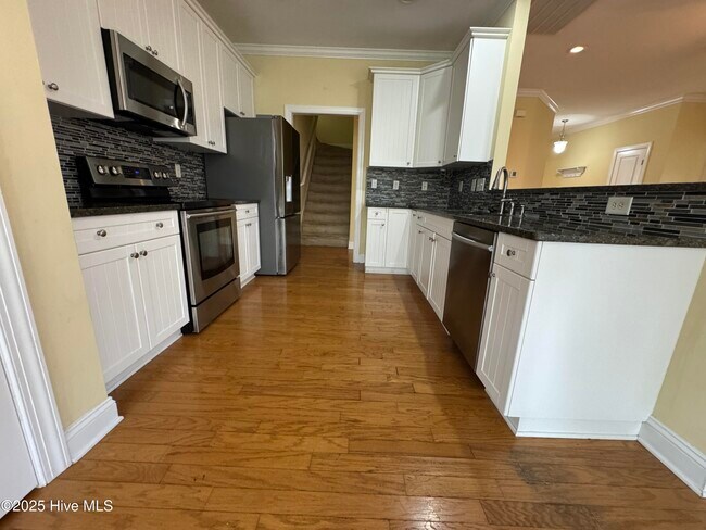 Building Photo - 1011 Ginger Lily Way