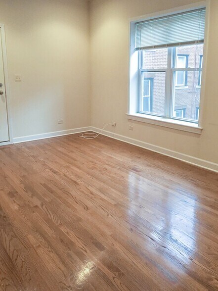 Building Photo - 849 W Cornelia Ave