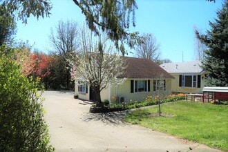 Building Photo - 1 Bed 1 Bath House  Utilities Included