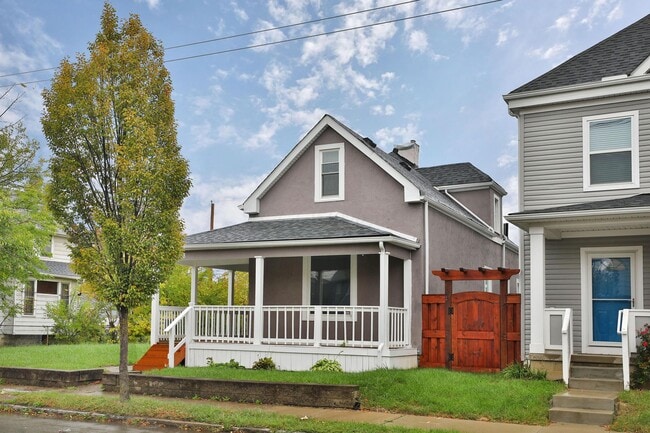 Primary Photo - 628 E Whittier St