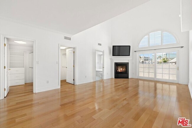 Building Photo - 11723 Mayfield Ave