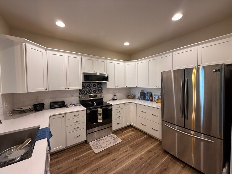 Building Photo - 8081 Elk River Vw