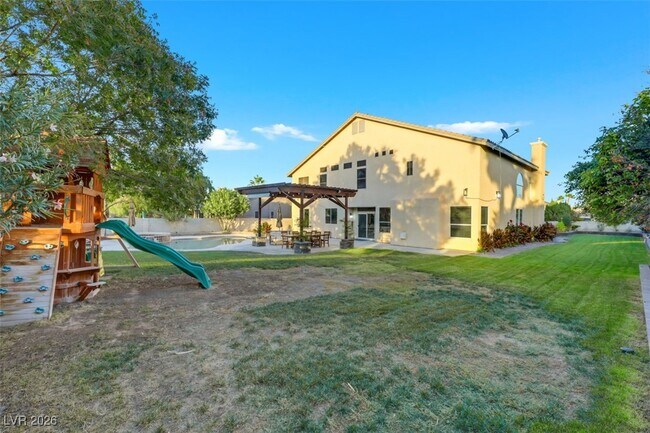 Building Photo - 9495 Vieno Canyon St