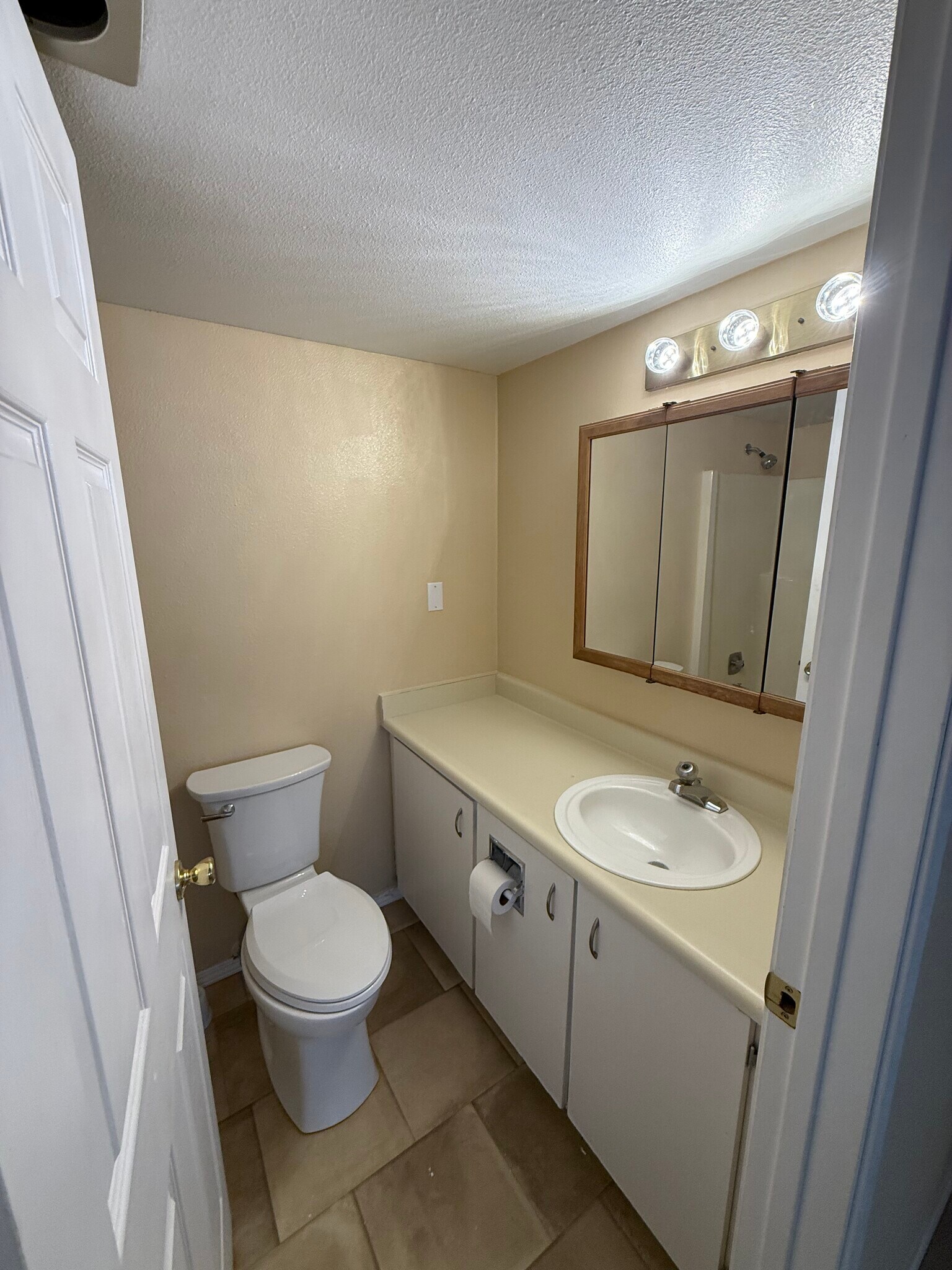 Second Bath - 1602 Naval Ave