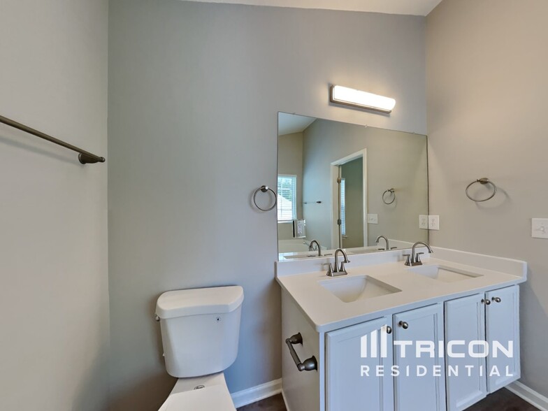 Building Photo - 986 Peachtree Meadows Cir