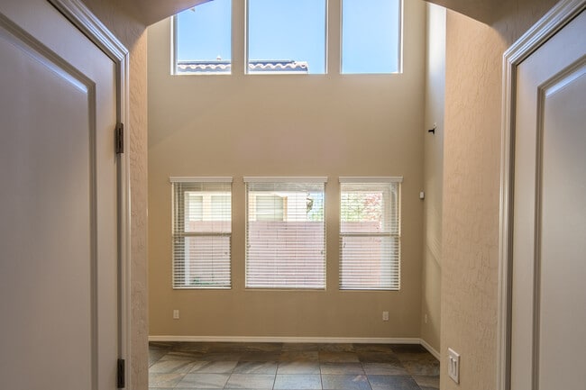 Building Photo - ABSOLUTELY STUNNING HOME IN POSH DOWNTOWN SUMMERLIN!