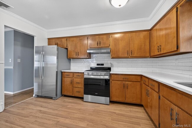 Building Photo - 9 Bay Beach Ave