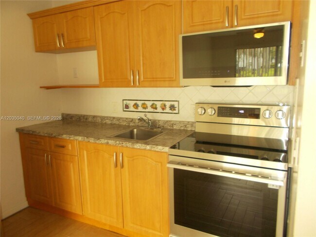 Building Photo - 1400 SW 124th Terrace