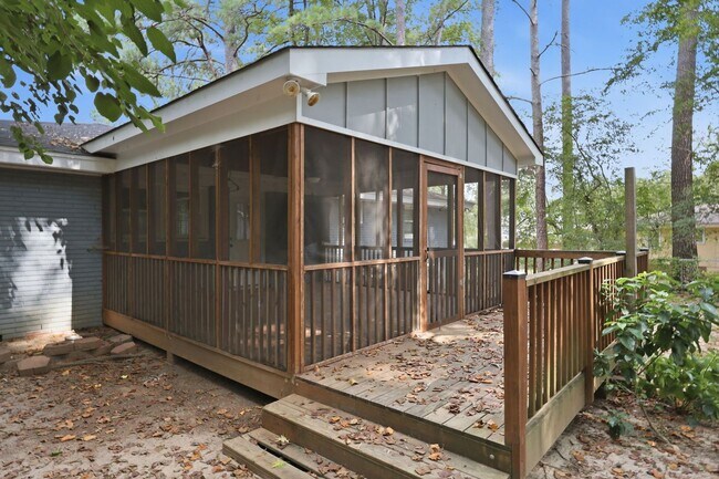 Building Photo - 3205 Crandon Ln
