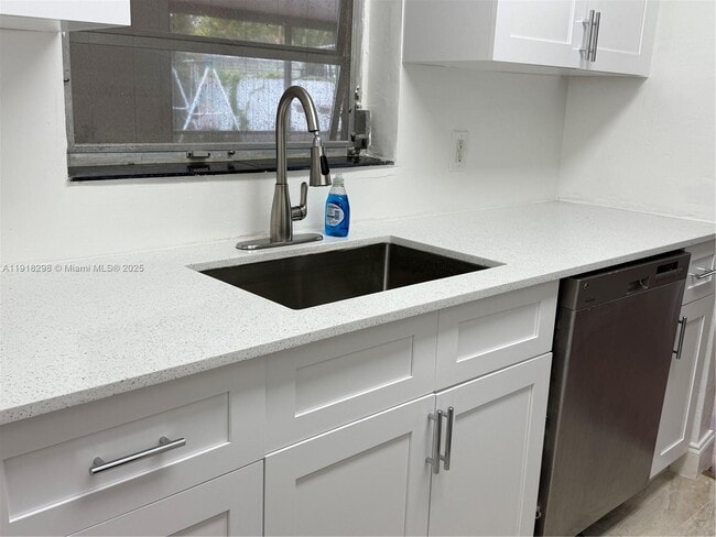 Building Photo - 6420 SW 18th Terrace