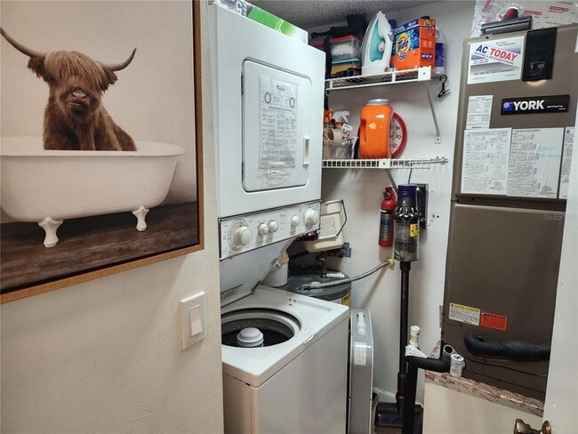 Building Photo - 6287 Bahia Del Mar Cir N