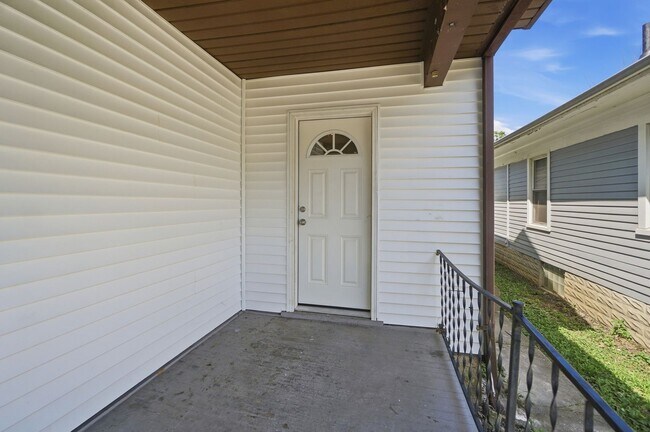 Building Photo - 413 Lockwood Ave