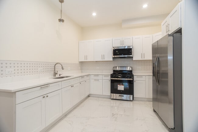 Building Photo - 1524 S 51st Ct