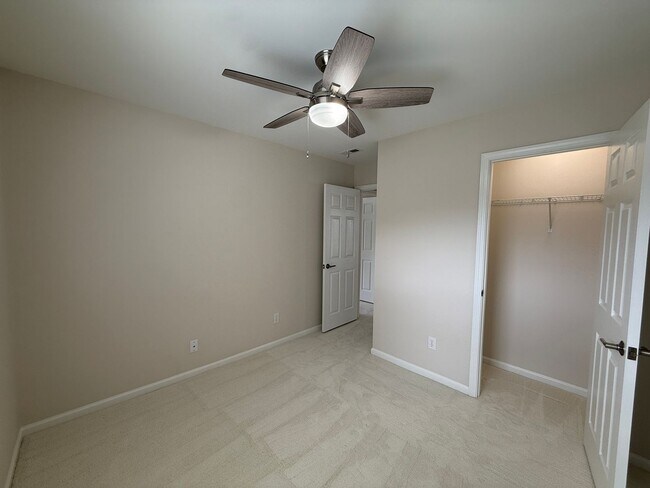 Building Photo - 3404 Laurenhurst Ln