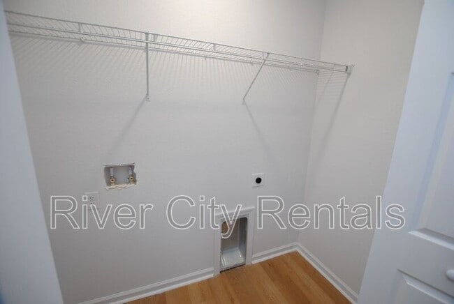 Building Photo - 5623 Overlook Dr E